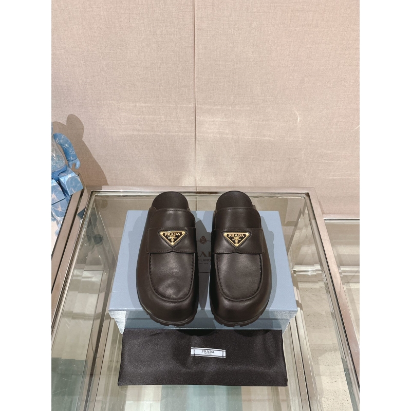 Pra*a slippers